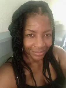 aprilchappleselfie.jpg