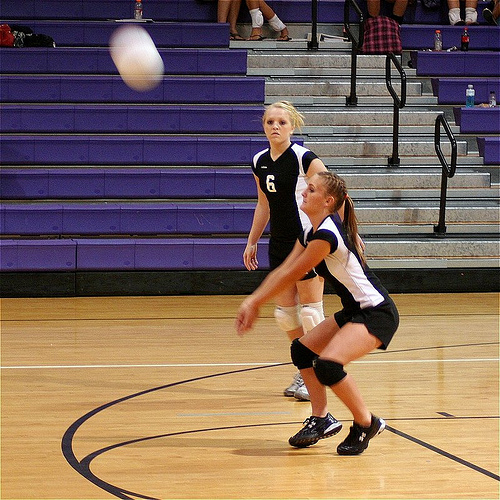 volleyballgirlpassingtheballtothesetterphotobychar1iej1.jpg