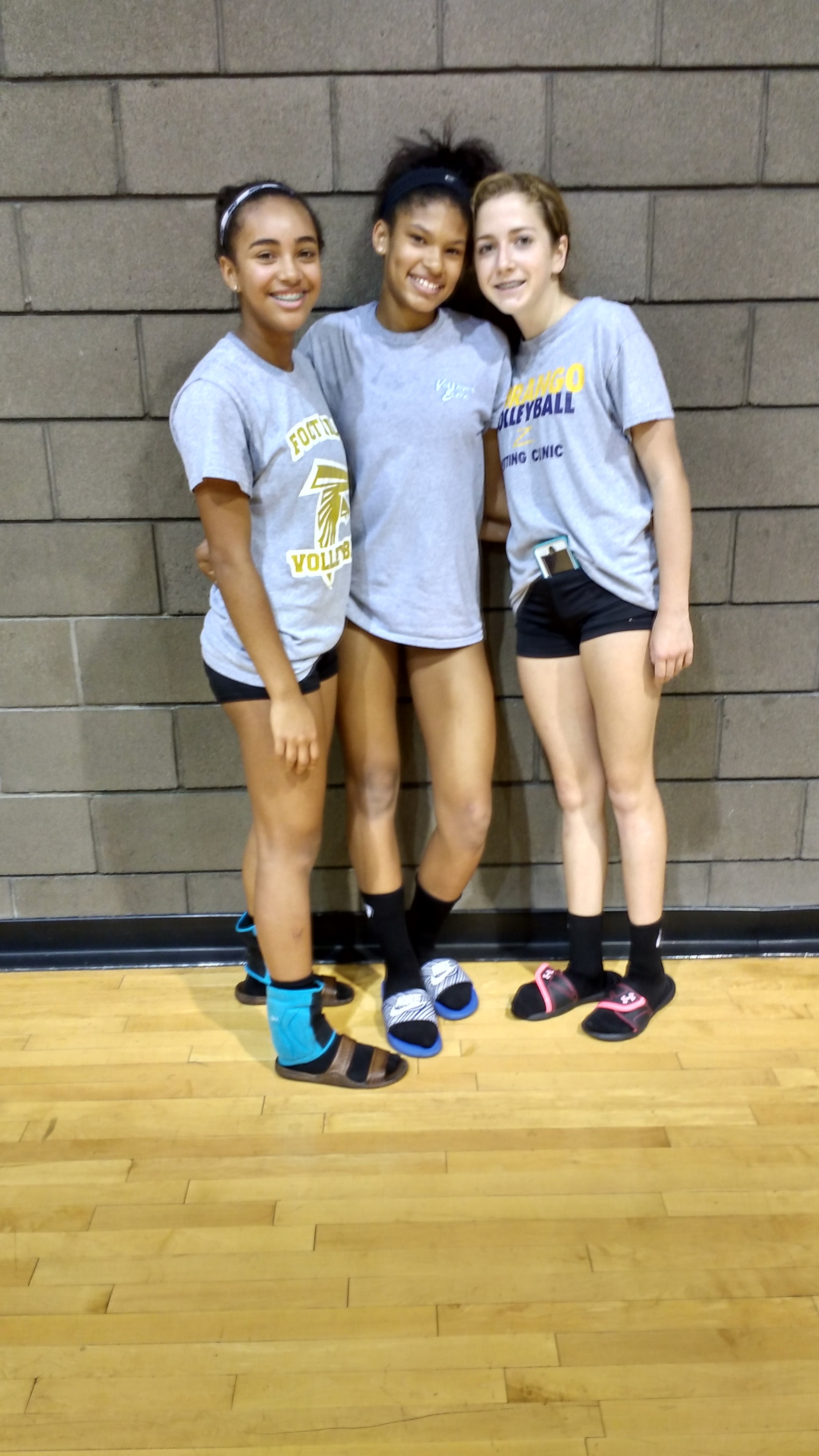 Maggie Skinner, Brooklyn Wiedenheft, Jaquelyn Robinson - incoming freshmen - VARSITY volleyball players