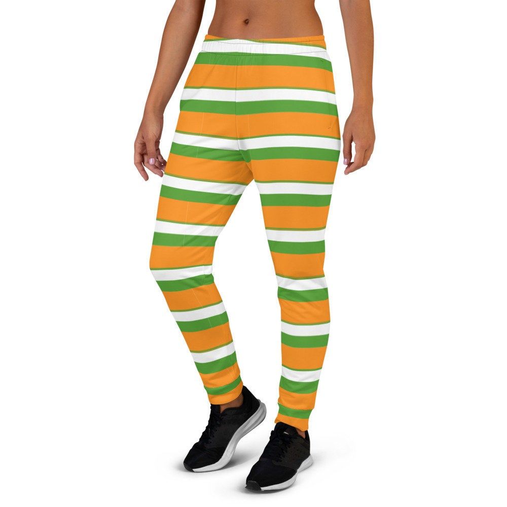 With the vibrant green, orange and white shades of the national flag of India we took the same essence and integrated them into beautiful patterns on our jogger sweatpants.
