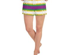 Inspired by the Brazilian flag these trendy women's shorts come with pockets and are so comfy because they're made of a versatile fabric that'll make you feel good at any sports event.