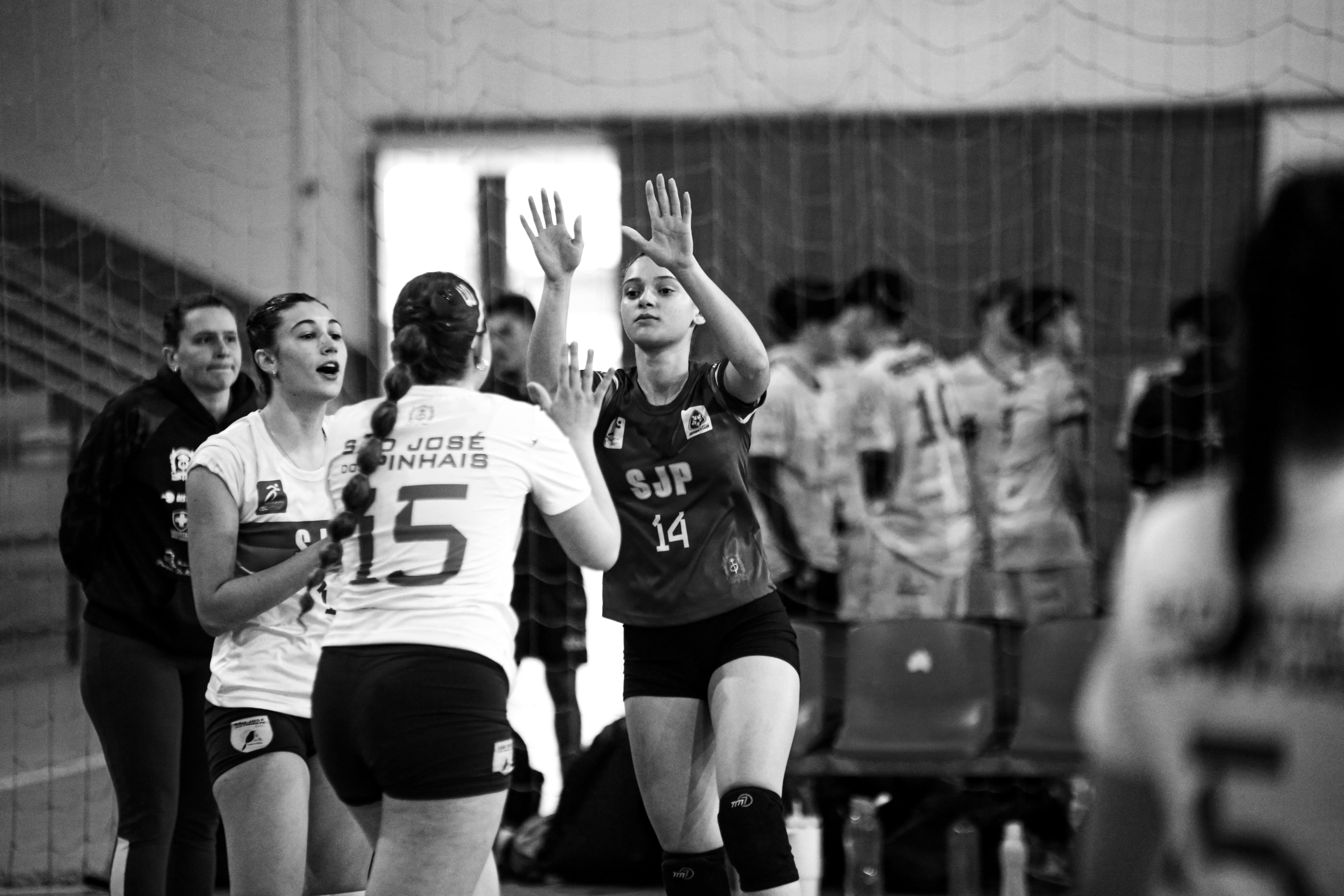 players support each other