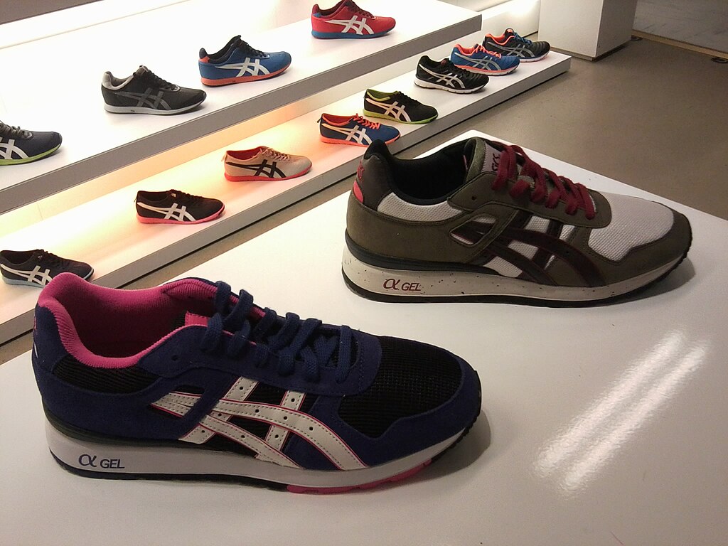 asics shoe collection store