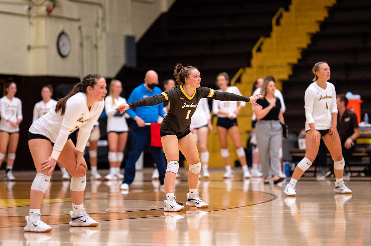 Volleyball Libero Rotation: A Guide to Roles and Responsibilities: libero talking to passers