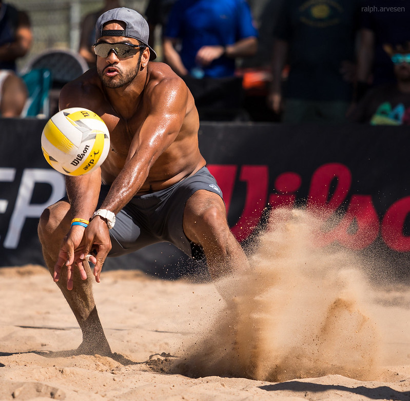 How to Play Beach Volleyball: The beach volleyball pictures that appear on this site appear with the express written permission of the photographers who took the pictures. (Aversen)