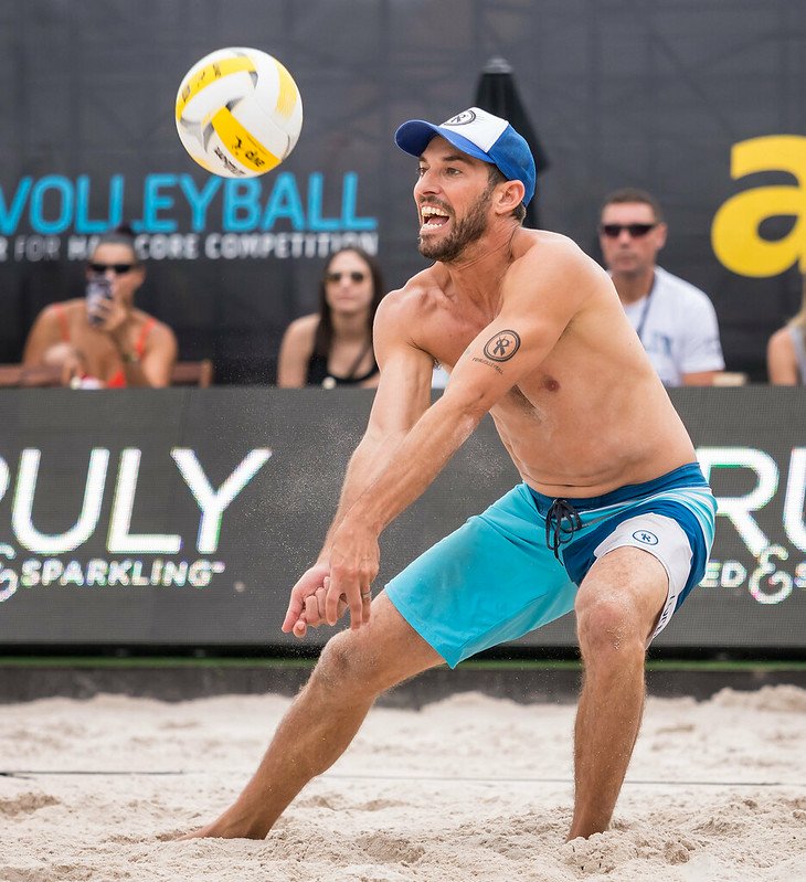 Play beach volleyball receiving and passing tips for new beach players coming from the indoor game like passing the ball straight ahead.  (Aversen)