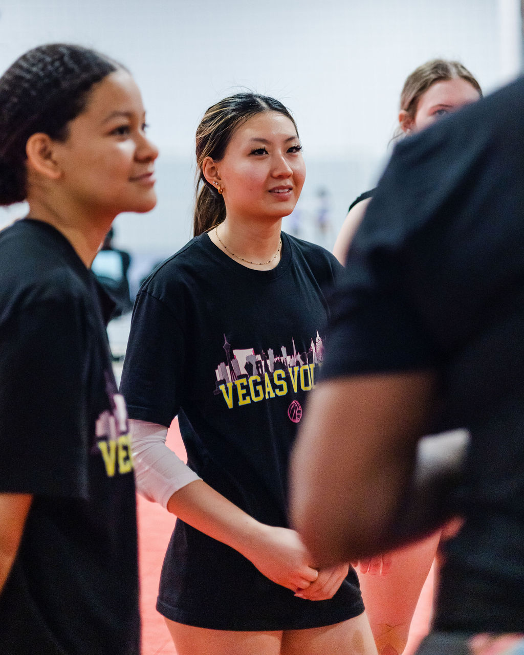 playerslisteningtocoachathenakiaravegasvolley