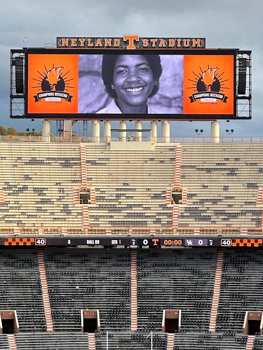 utkaprilcollegepiconneylandstadiumvideoboard